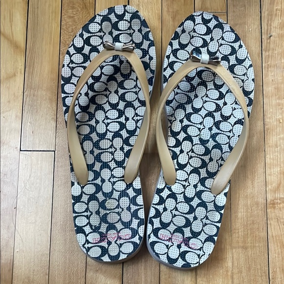 Coach Women's Tan Flip Flops - Picture 1 of 1